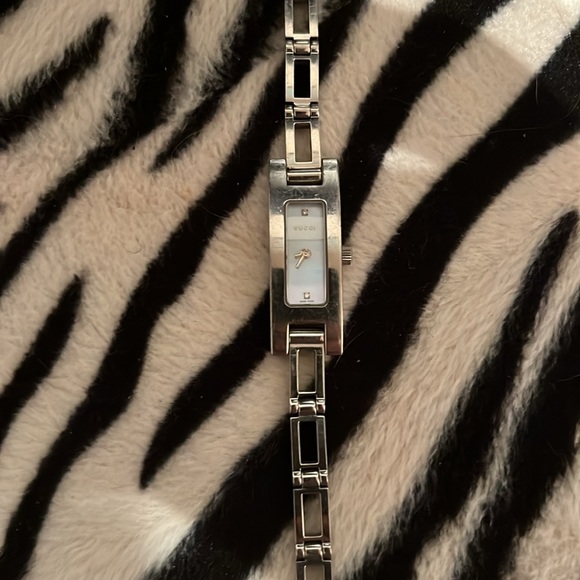 Gucci 3900L watch with light blue face - Picture 3 of 6